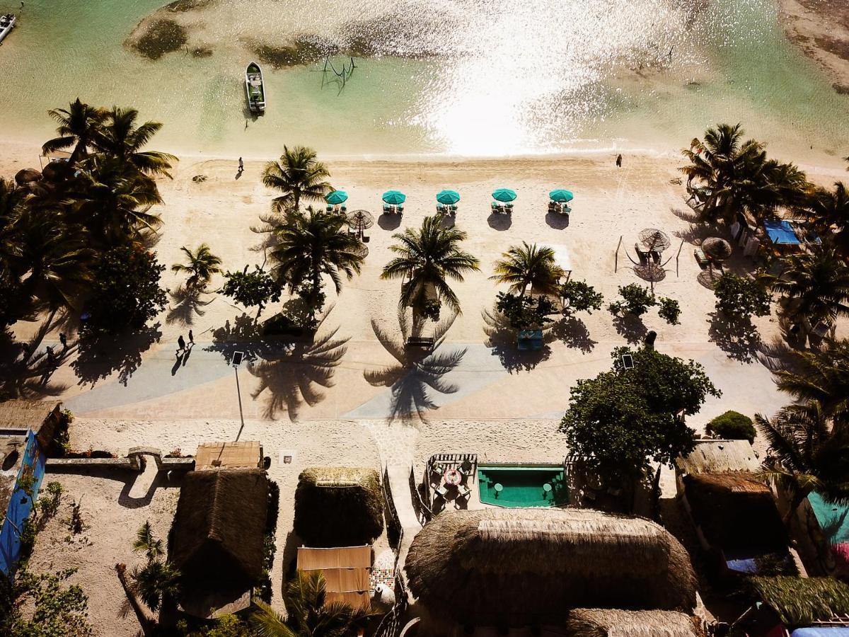 Nacional Beach Club & Bungalows Mahahual Exteriör bild